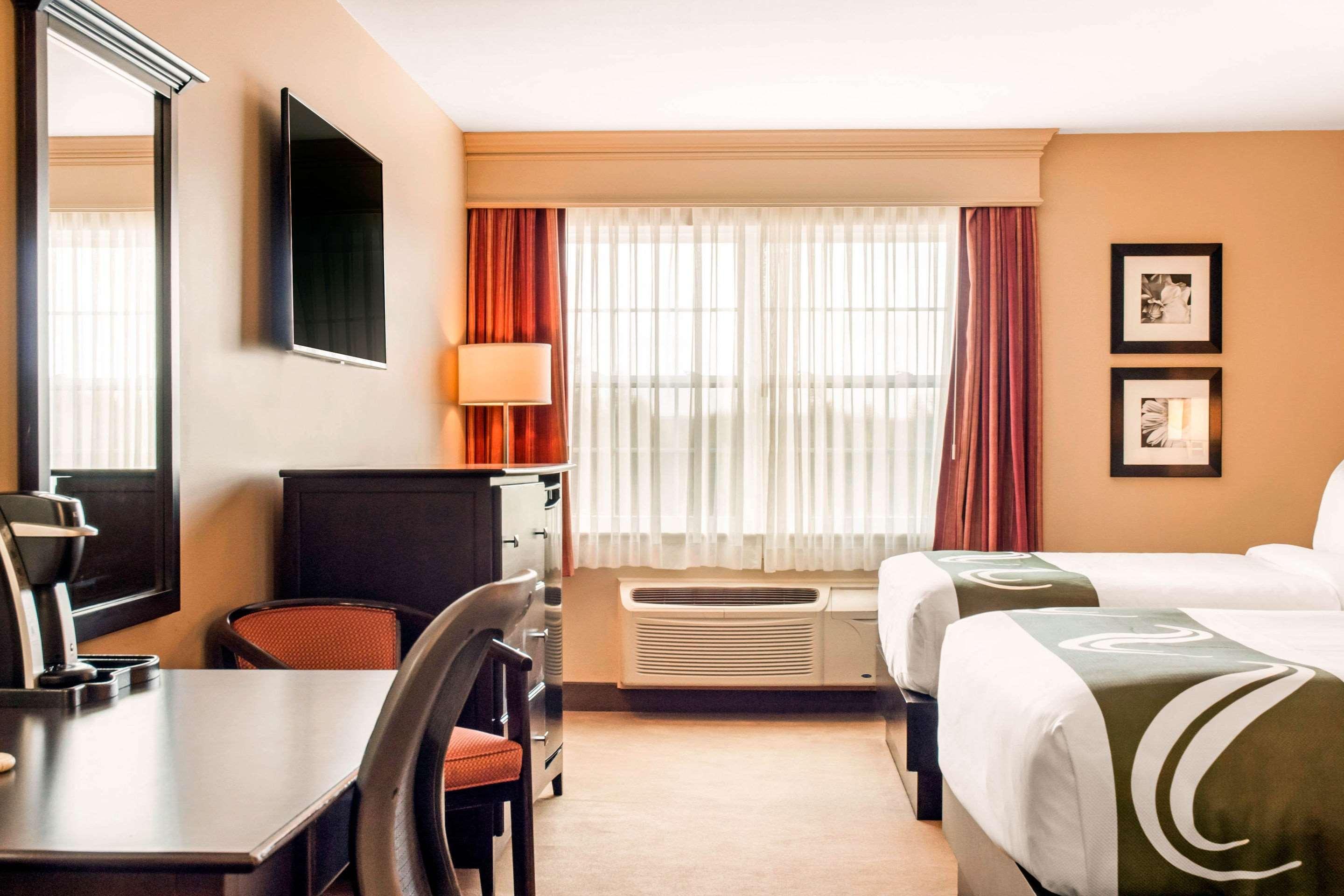 Quality Inn & Suites Amsterdam Saint John Esterno foto