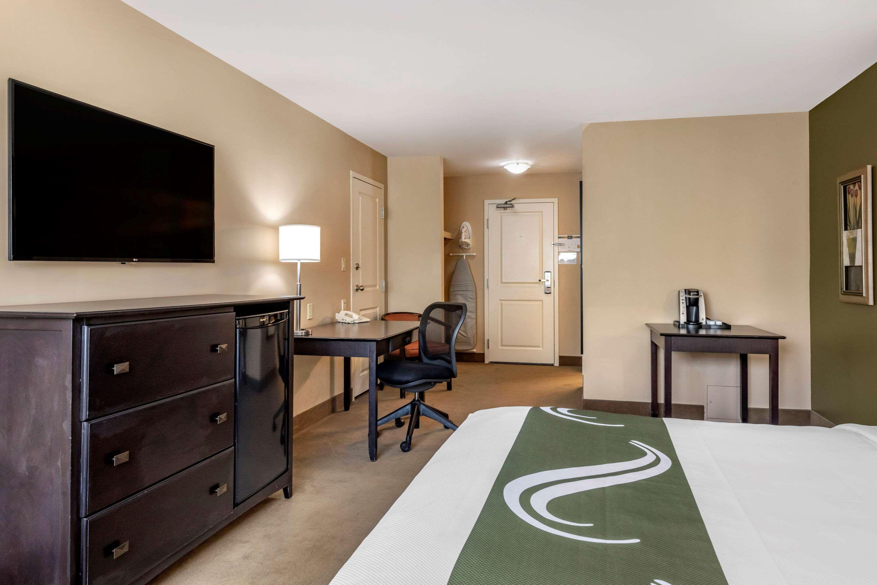 Quality Inn & Suites Amsterdam Saint John Esterno foto