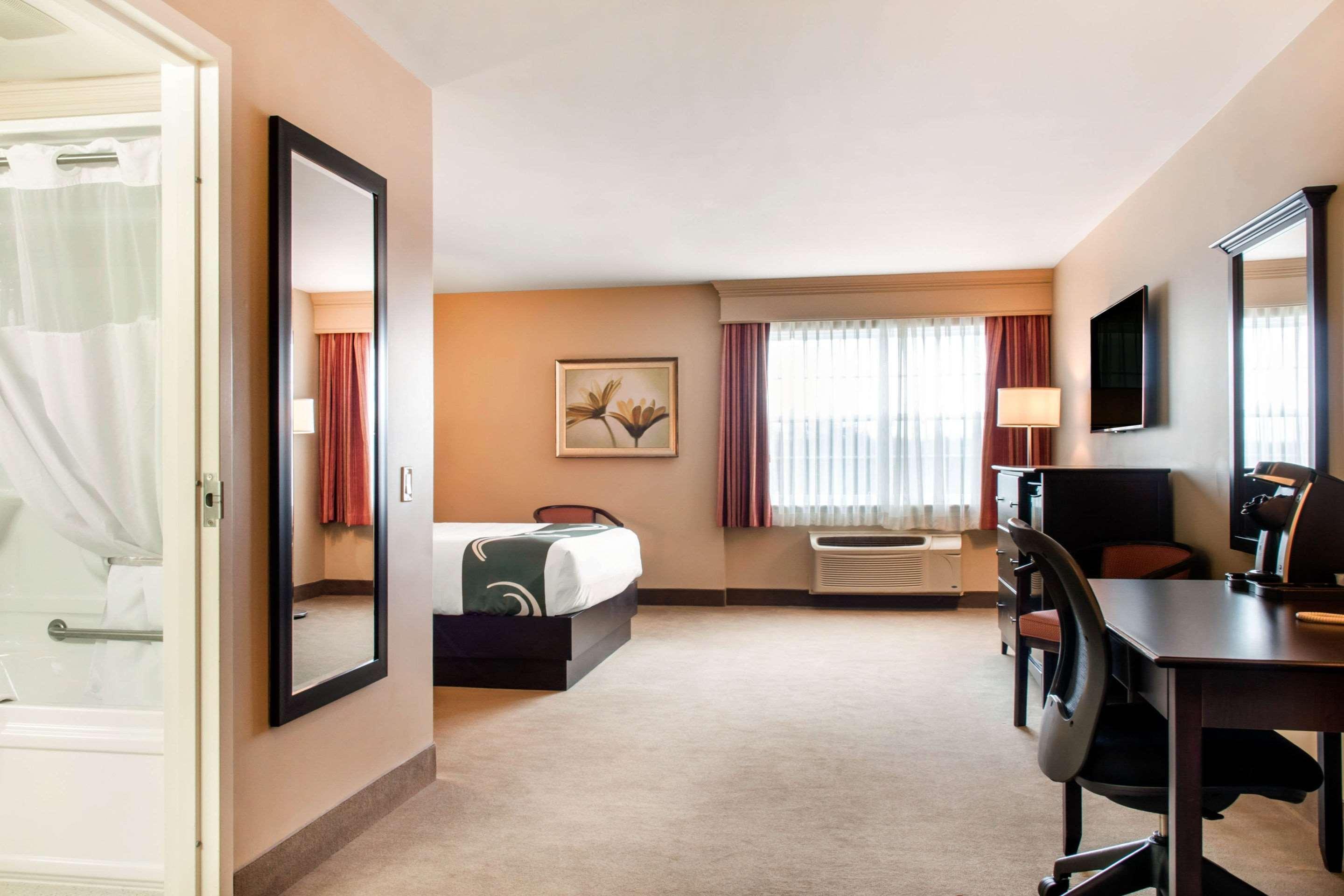 Quality Inn & Suites Amsterdam Saint John Esterno foto