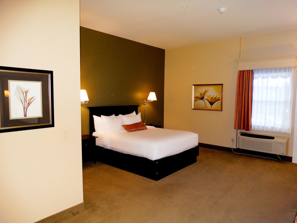 Quality Inn & Suites Amsterdam Saint John Esterno foto